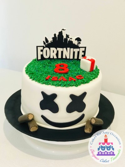 Marshmallow Fortnite Fondant Cake.jpg